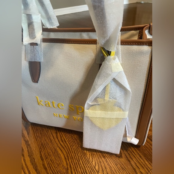 Kate Spade tote - Picture 2 of 9